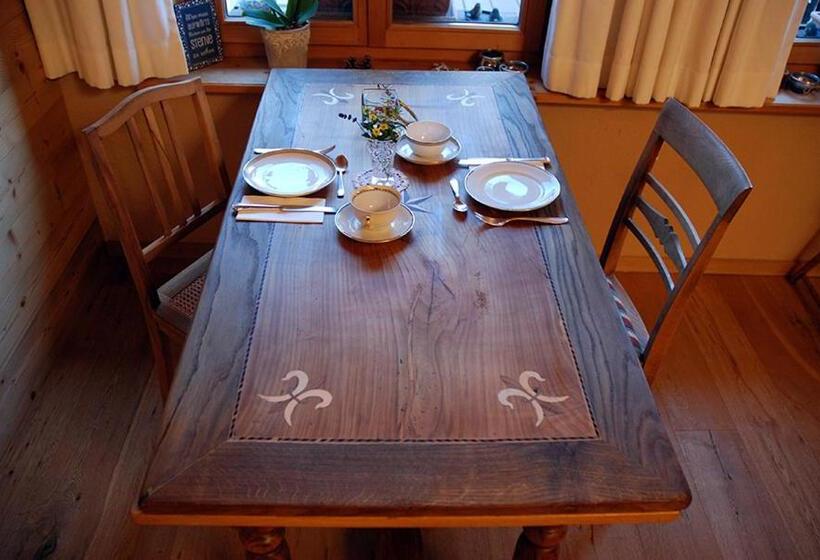 مبيت وإفطار Chesa Staila