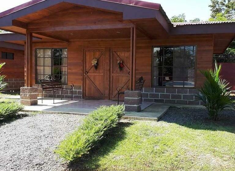ユースホステル Cabañas San Isidro