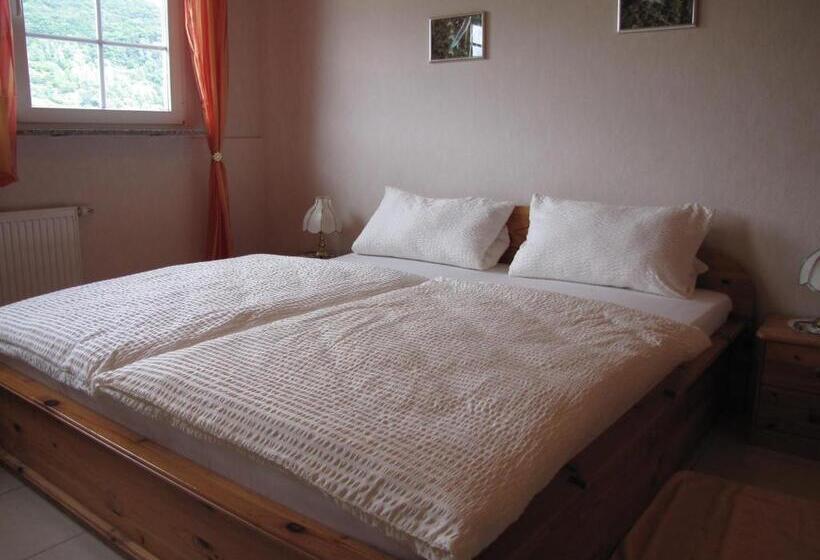 ベッドアンドブレックファースト Weingut U. Gästehaus Menten