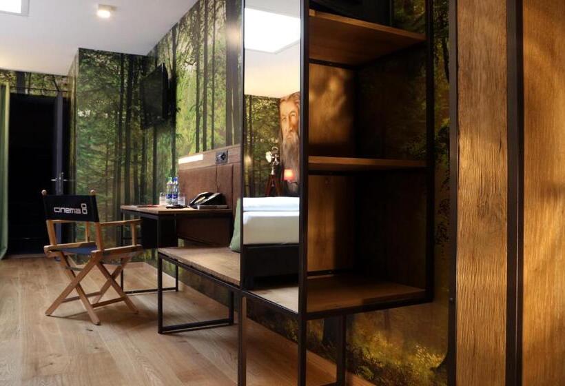 בית מלון כפרי Cinema 8