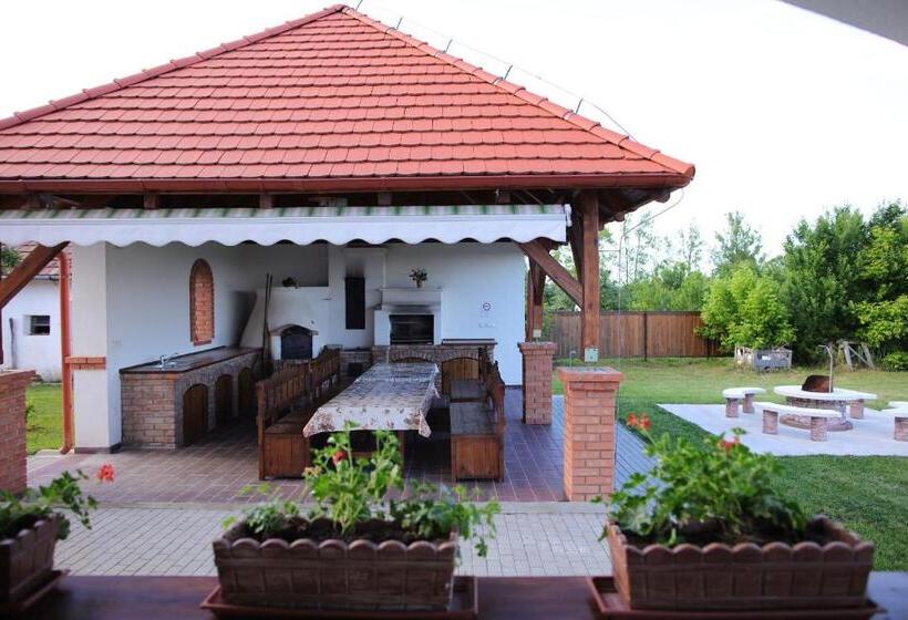 펜션 Csaronda Vendegház