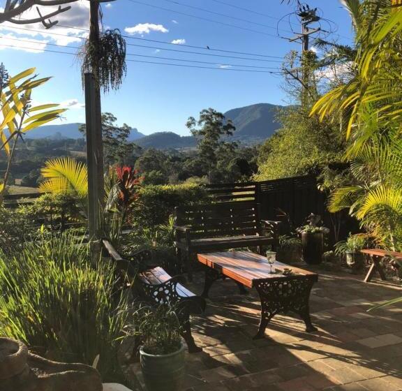 Пансион Grey Gum Lodge