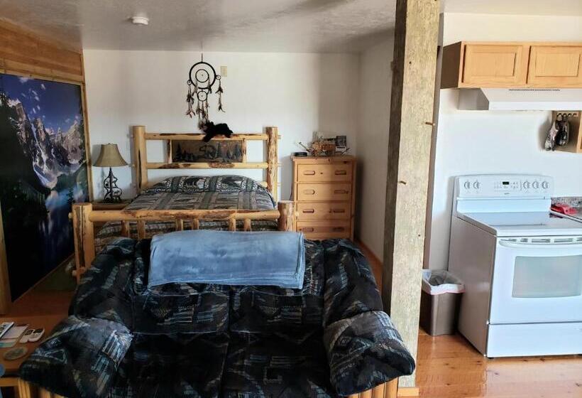 Wolf Den Log Cabin Motel And Rv Park