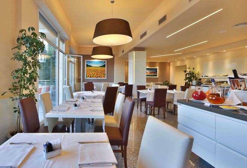 هتل Best Western Plus Tigullio Royal