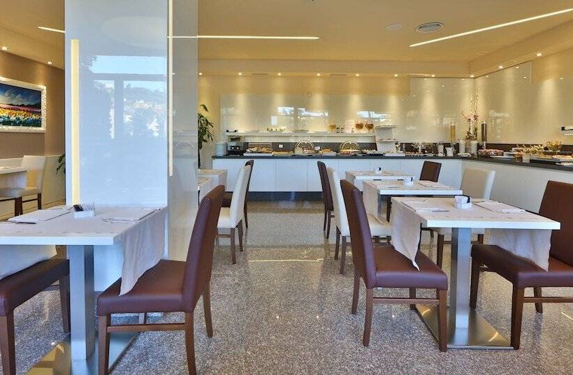 هتل Best Western Plus Tigullio Royal