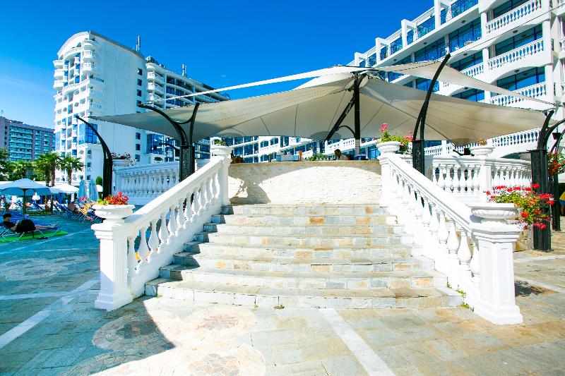 هتل Chaika Beach Resort