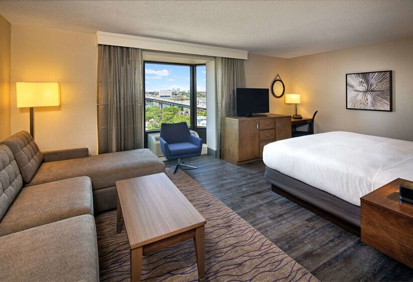 هتل Doubletree By Hilton Halifax Dartmouth