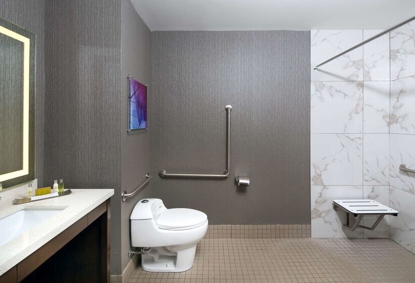 هتل Doubletree By Hilton Halifax Dartmouth