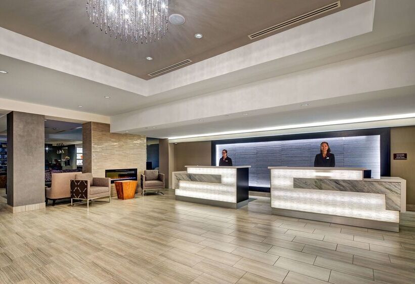 هتل Doubletree By Hilton Halifax Dartmouth