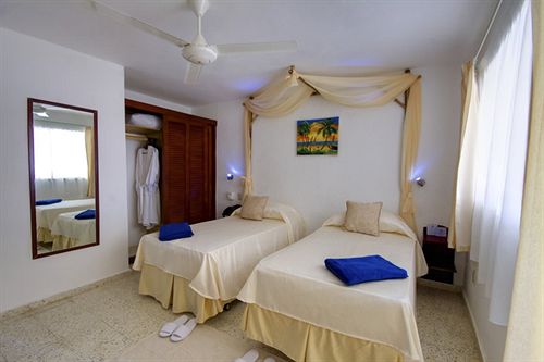 هتل Playa Esmeralda Resort