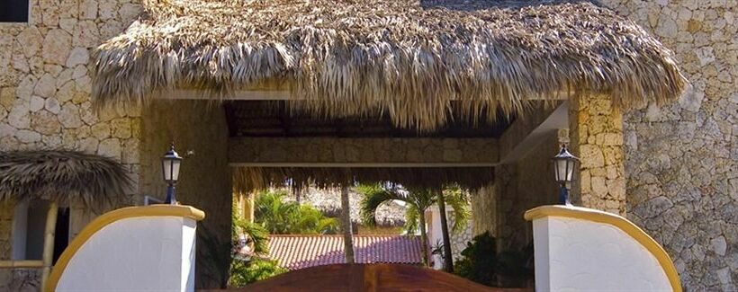 هتل Playa Esmeralda Resort