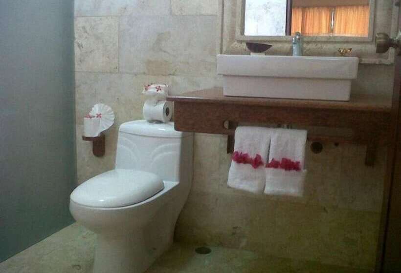 בית מלון כפרי Tambora Beach Suites