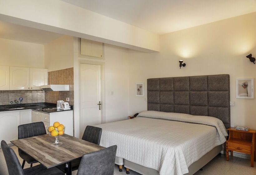 Stephanos Hotel Apartments