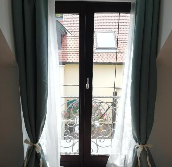 مبيت وإفطار Levanda Panzió