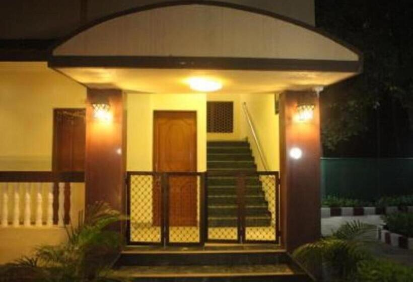 Отель Madhuvan Farm Cottage