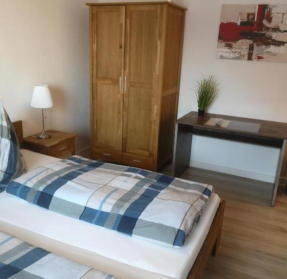 بنسيون Gasthaus Zur Krone