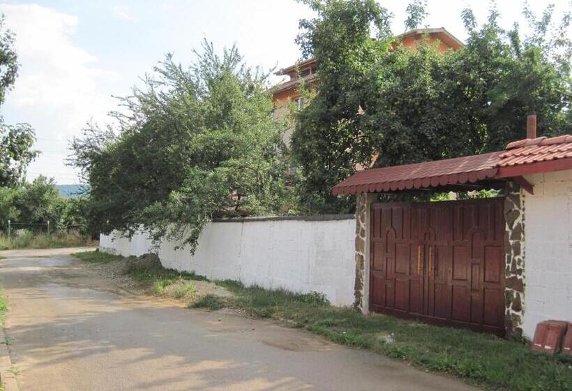 פנסיון Hadjibulevata Guest House