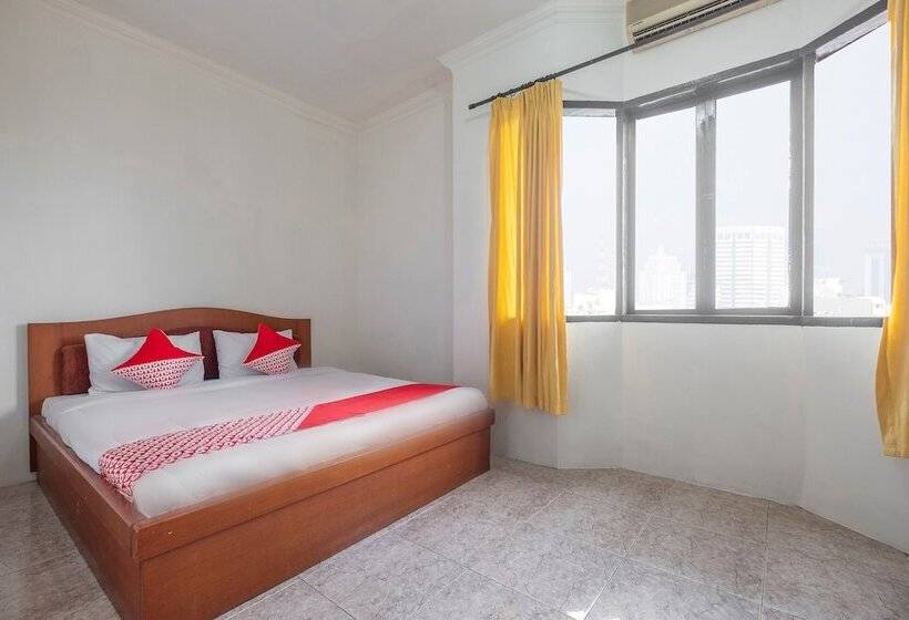 هتل Oyo 2704  Transit 2