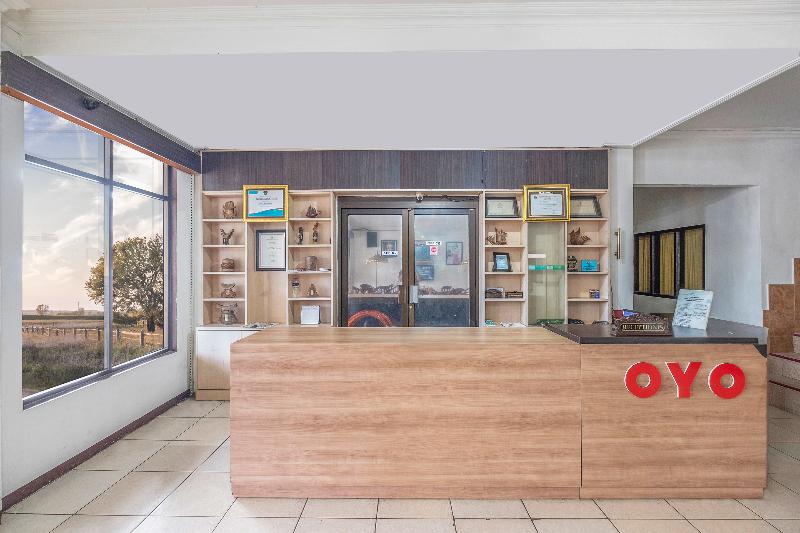 هتل Oyo 2704  Transit 2