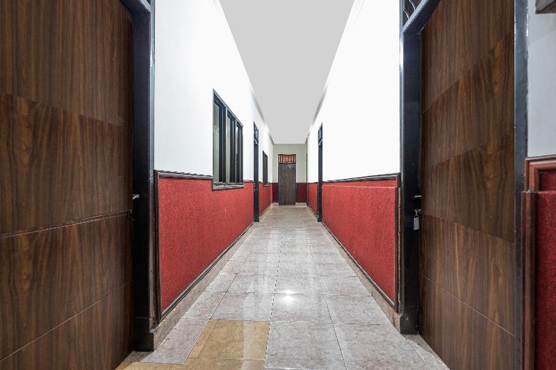 هتل Oyo 2704  Transit 2