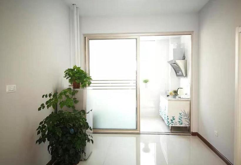 Huashan Lotus International Hostel