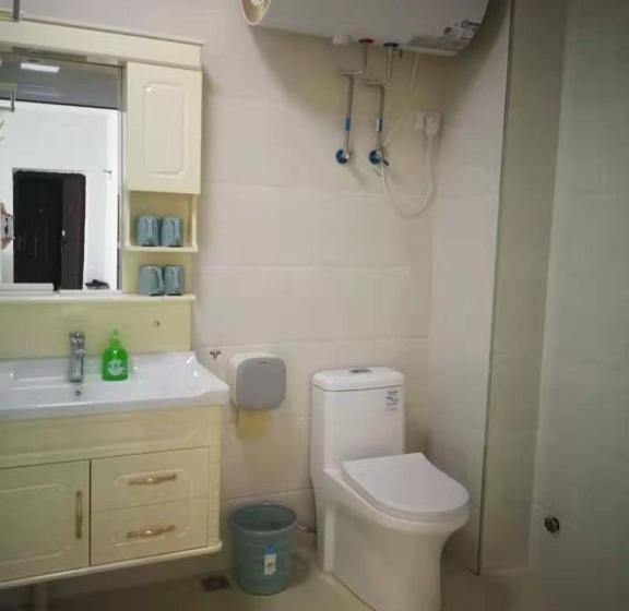 Huashan Lotus International Hostel