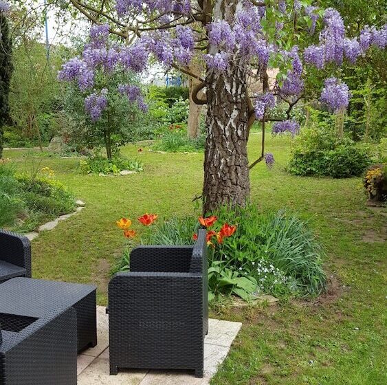 ベッドアンドブレックファースト Chambres Du Jardin Fleuri