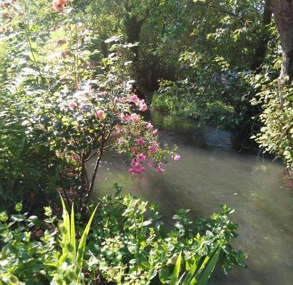 住宿加早餐  Le Moulin Des Roses