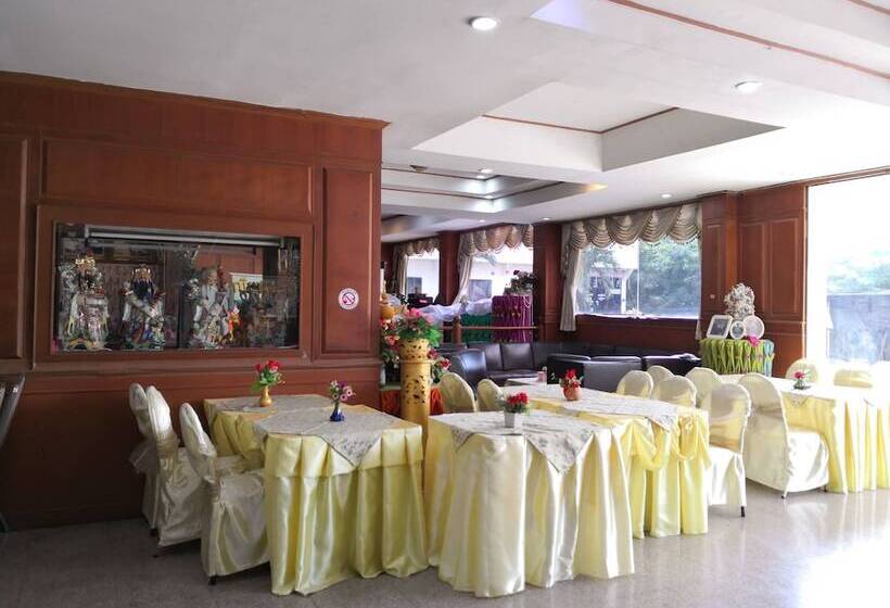 فندق Cl Garden Inn