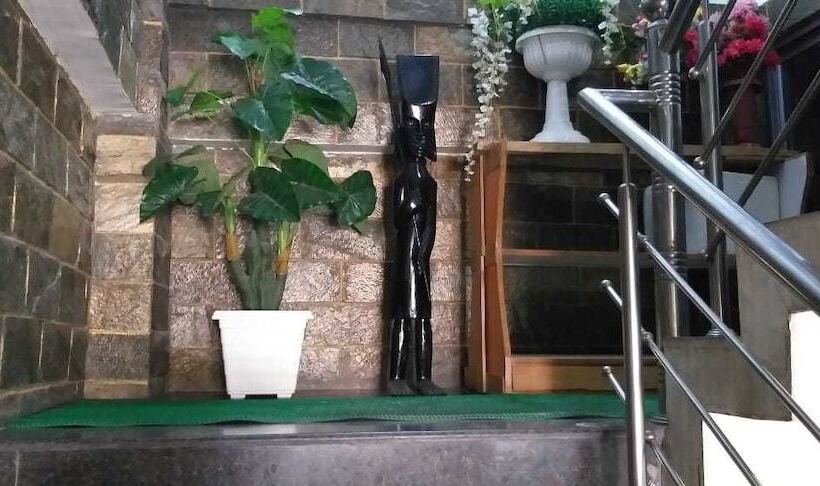 فندق Mall Palace, Pithoragarh