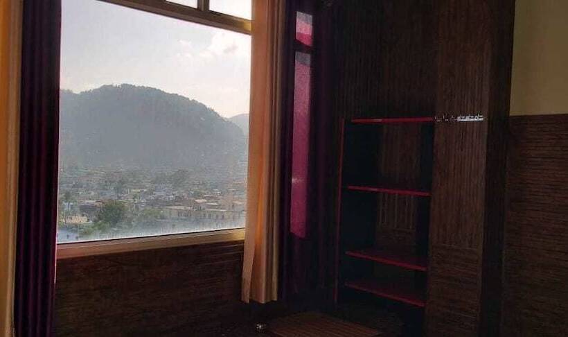 فندق Mall Palace, Pithoragarh