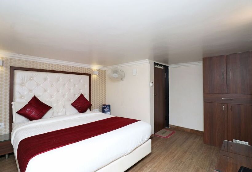 ホテル Pandav By Oyo Rooms