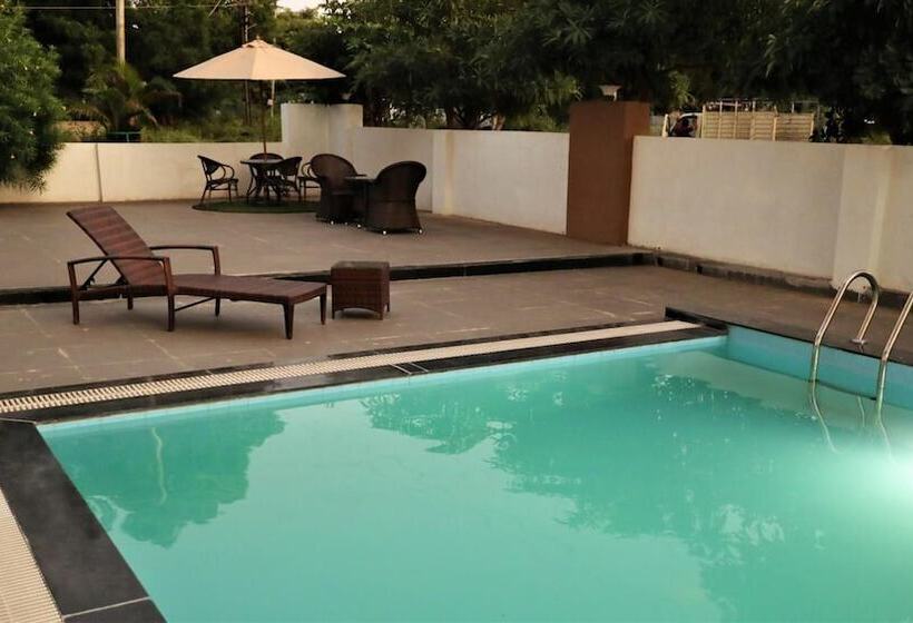 בית מלון כפרי The Fern Residency Parbhani