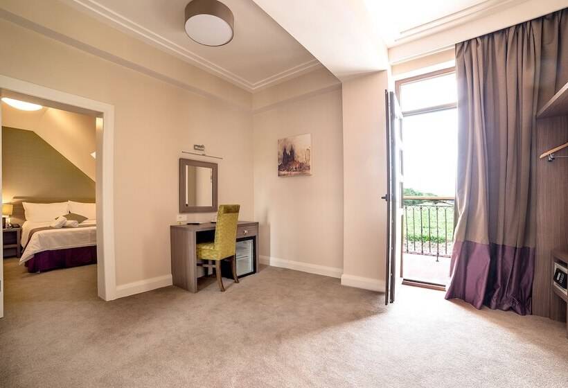 ホテル The Frontier