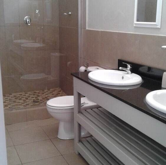 Пансион Ledges Retreat