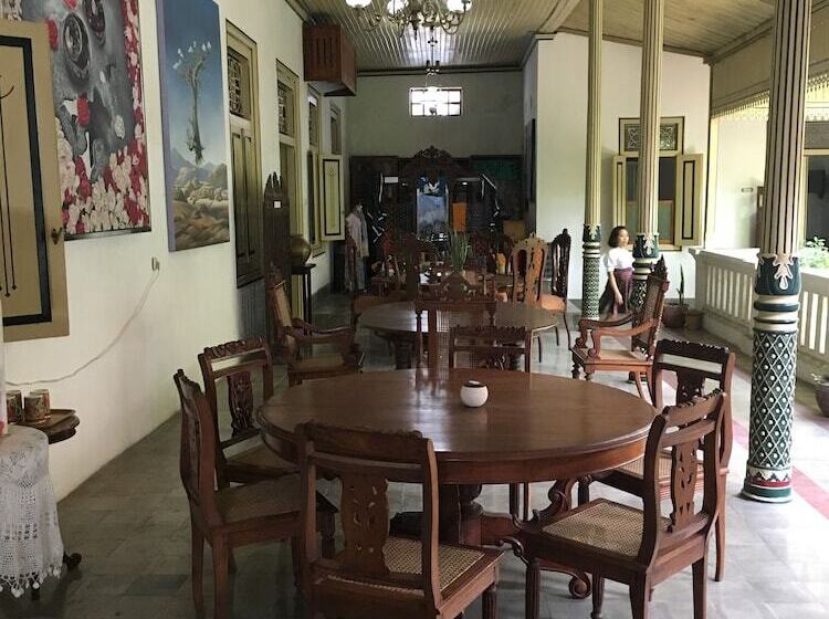 پانسیون Ndalem Natan Royal Heritage