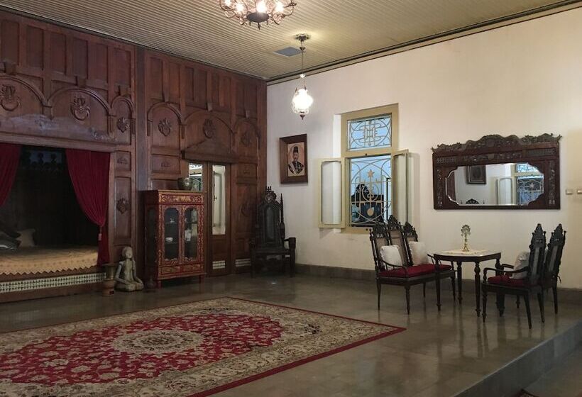 پانسیون Ndalem Natan Royal Heritage