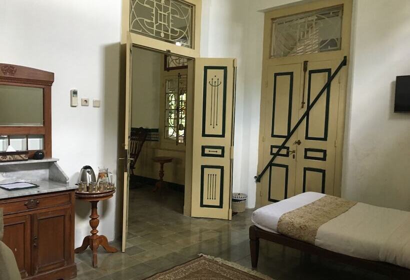 پانسیون Ndalem Natan Royal Heritage