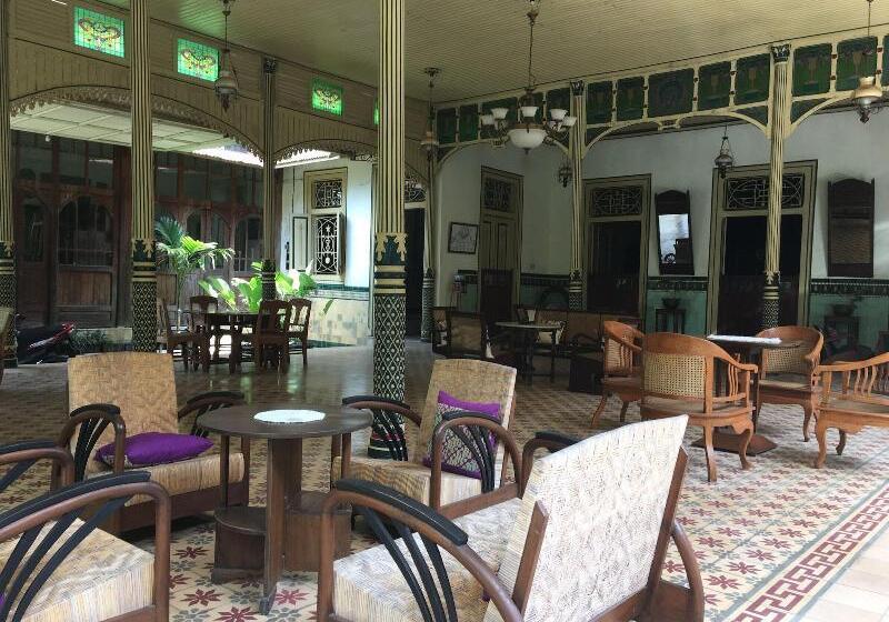 پانسیون Ndalem Natan Royal Heritage