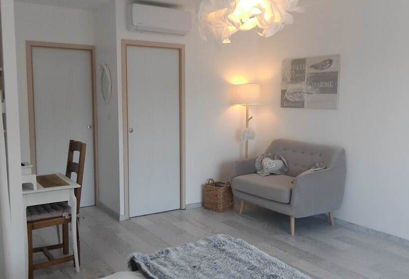 住宿加早餐  Les Chambres De La Nouvelle Aliénor