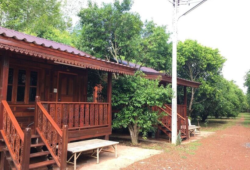 هتل Baan Suan Kru Kob