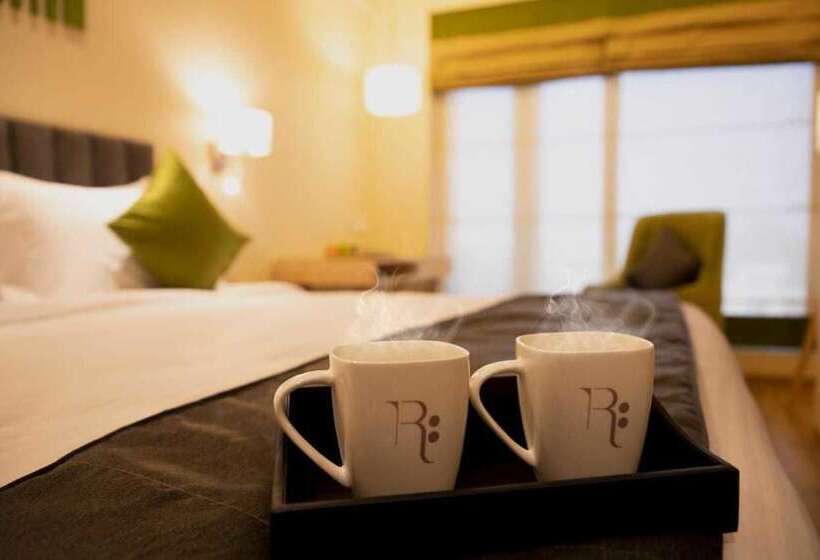 فندق Regenta Central Harsha Vapi