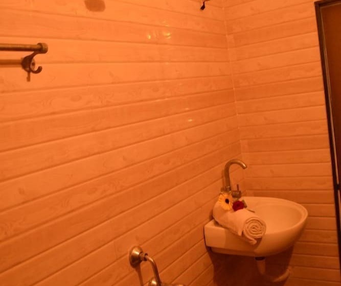 בית מלון כפרי Safari Lodge