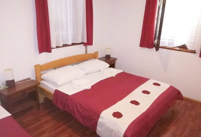 بنسيون Plavo Oko