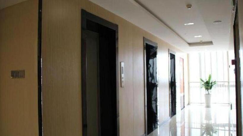 هتل 7 Days Premium Jingjiang Fuhai New World Automobile Terminal Branch