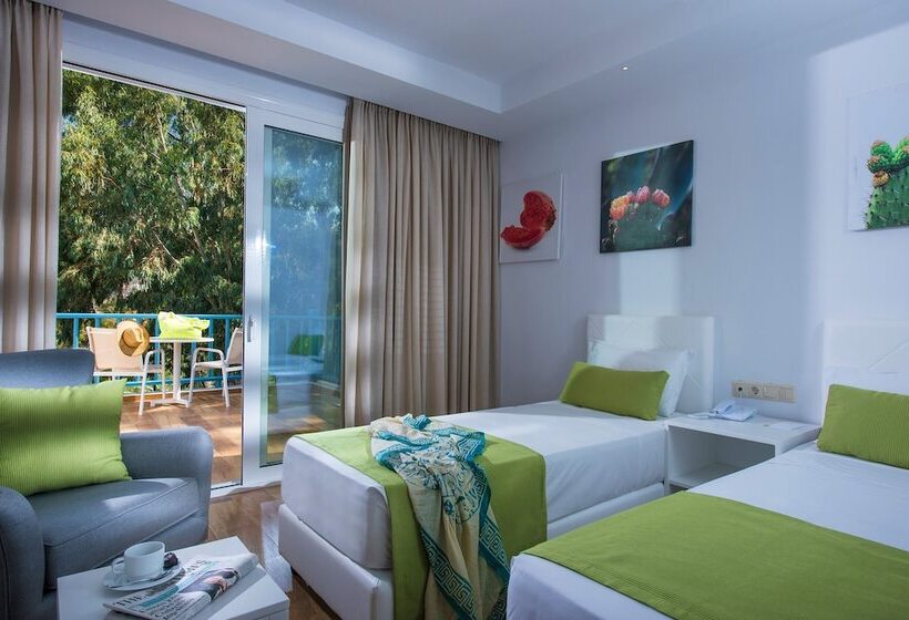 هتل Fodele Beach Water Park Resort
