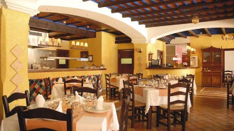 هتل Holiday Premium Resort