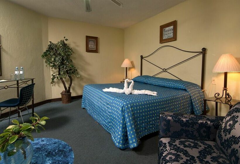 Отель Vista Junior Terminal Guadalajara