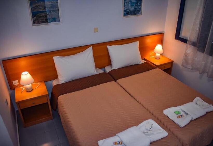 استراحتگاه Govino Bay