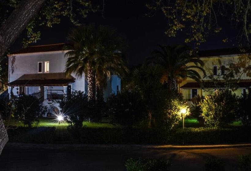استراحتگاه Govino Bay